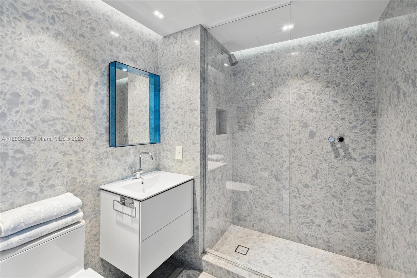 1660 W Glencoe St #401, Miami FL 33133
