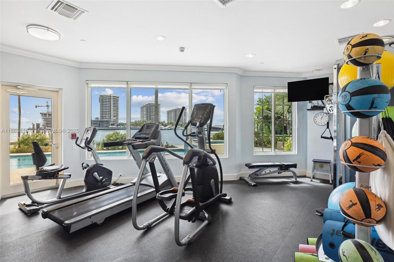1660 W Glencoe St #401, Miami FL 33133