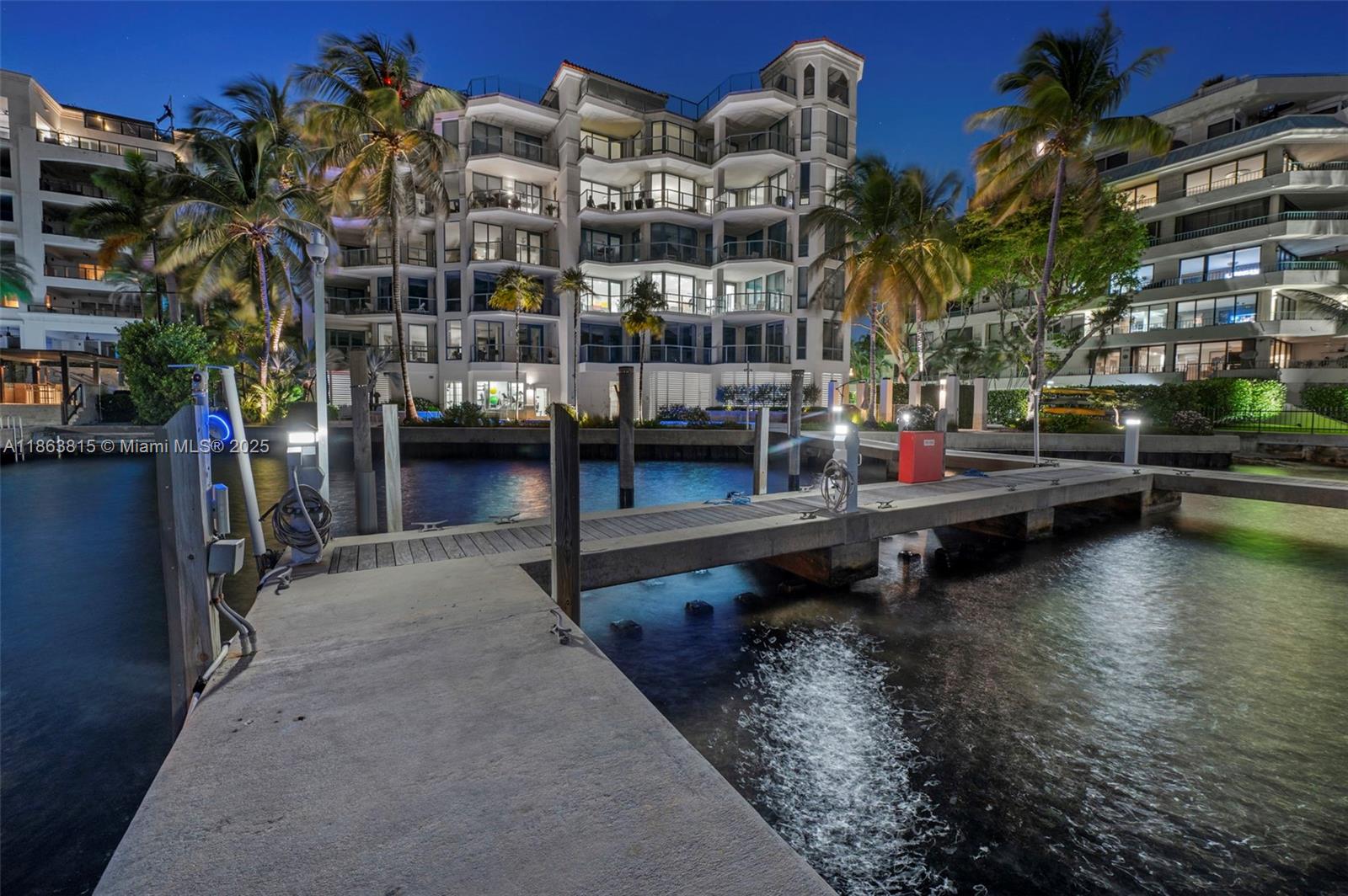 1660 W Glencoe St #401, Miami FL 33133