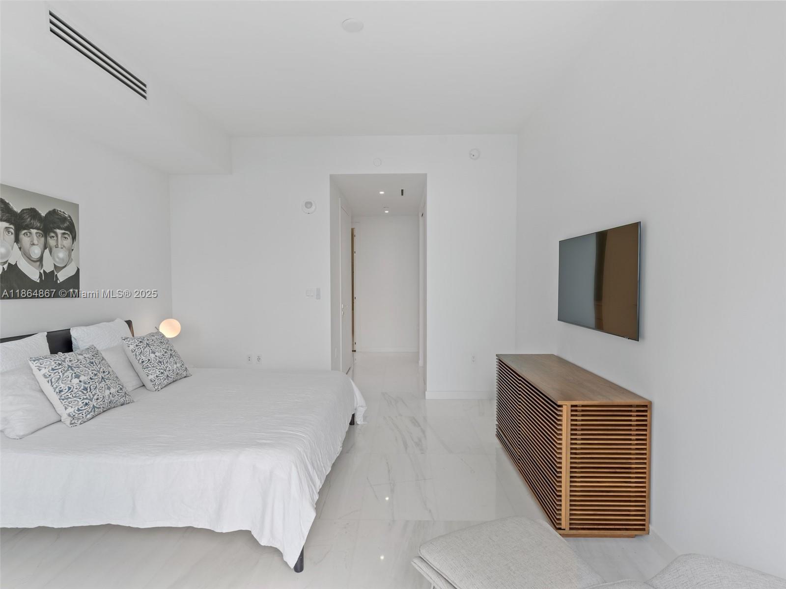 300 Biscayne Blvd Way #2505, Miami FL 33131