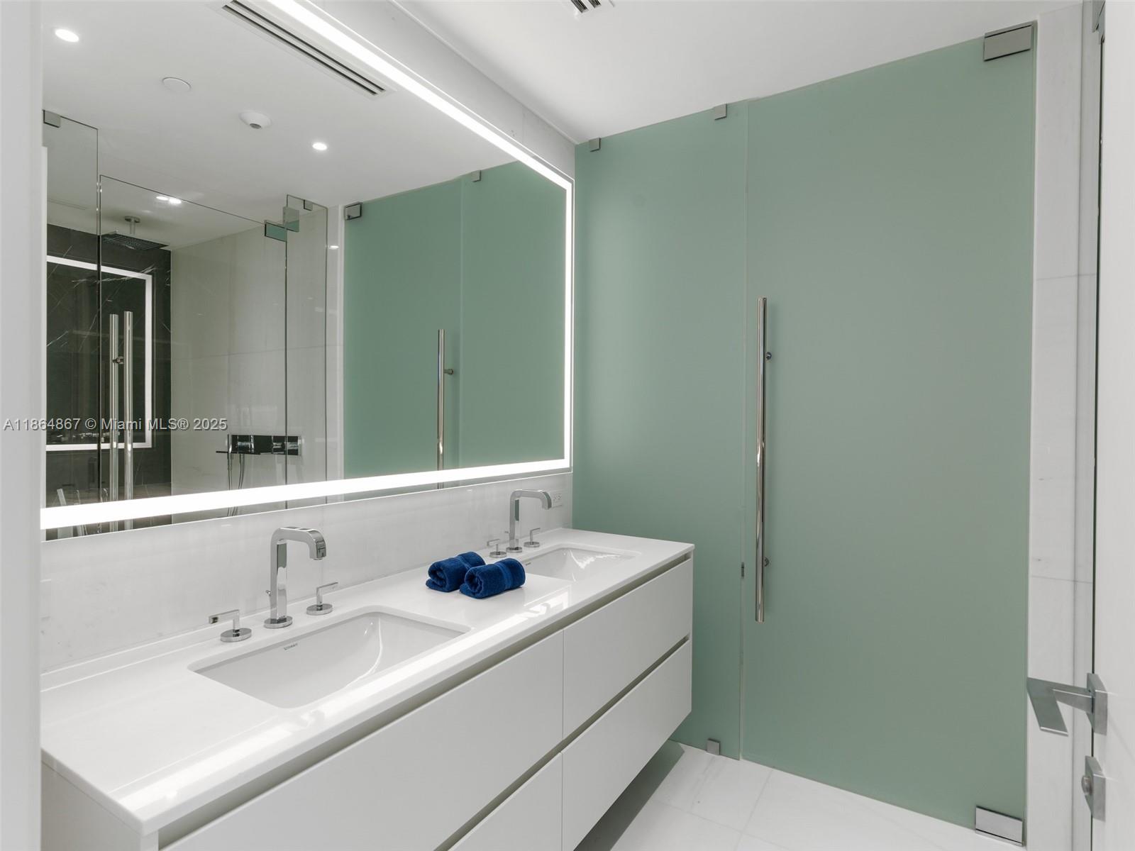 300 Biscayne Blvd Way #2505, Miami FL 33131