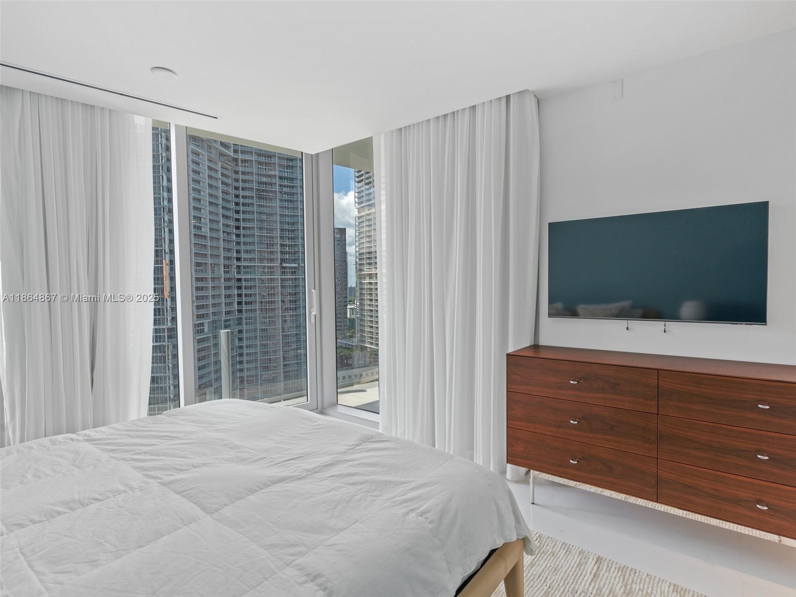 300 Biscayne Blvd Way #2505, Miami FL 33131