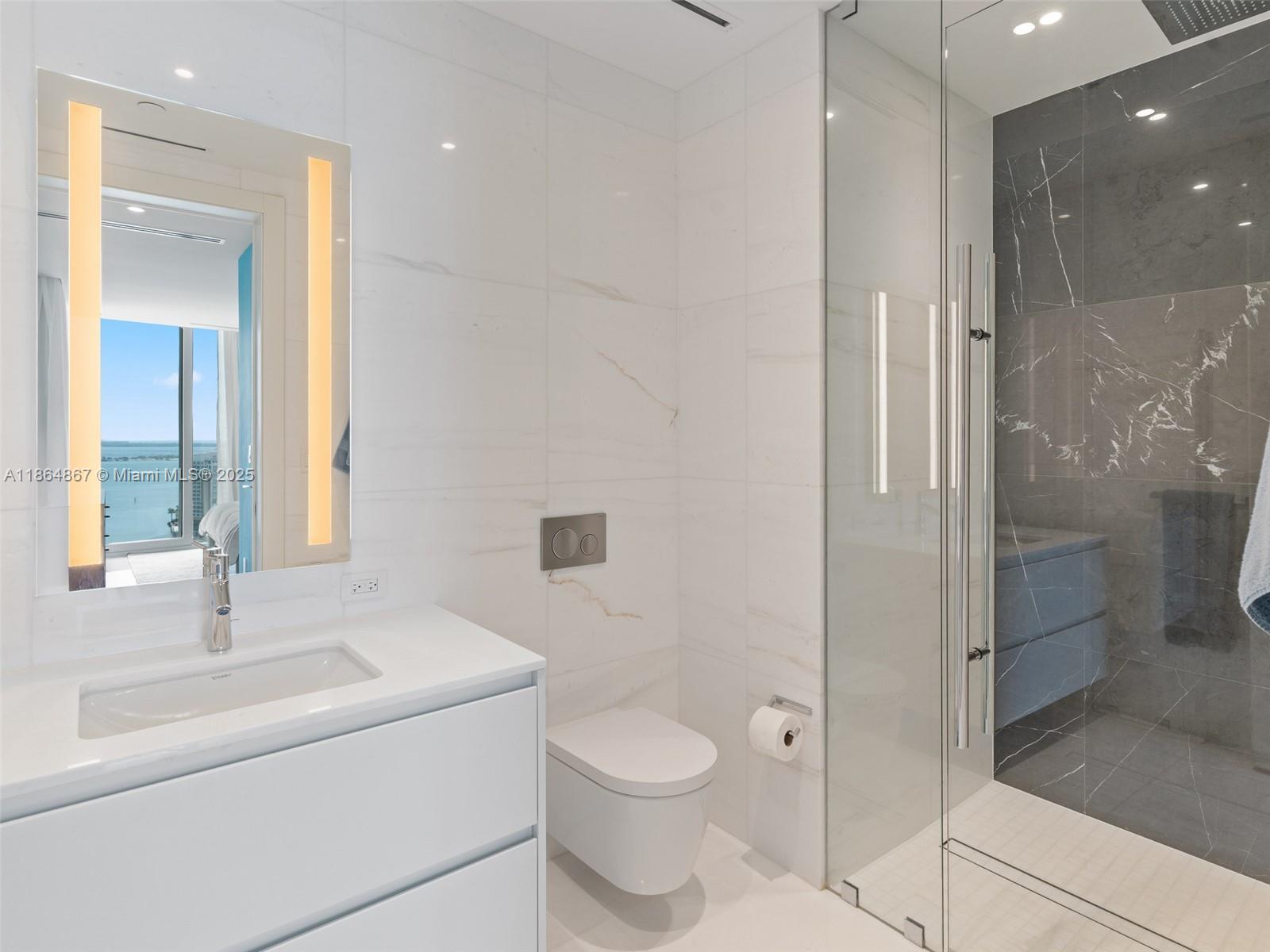 300 Biscayne Blvd Way #2505, Miami FL 33131