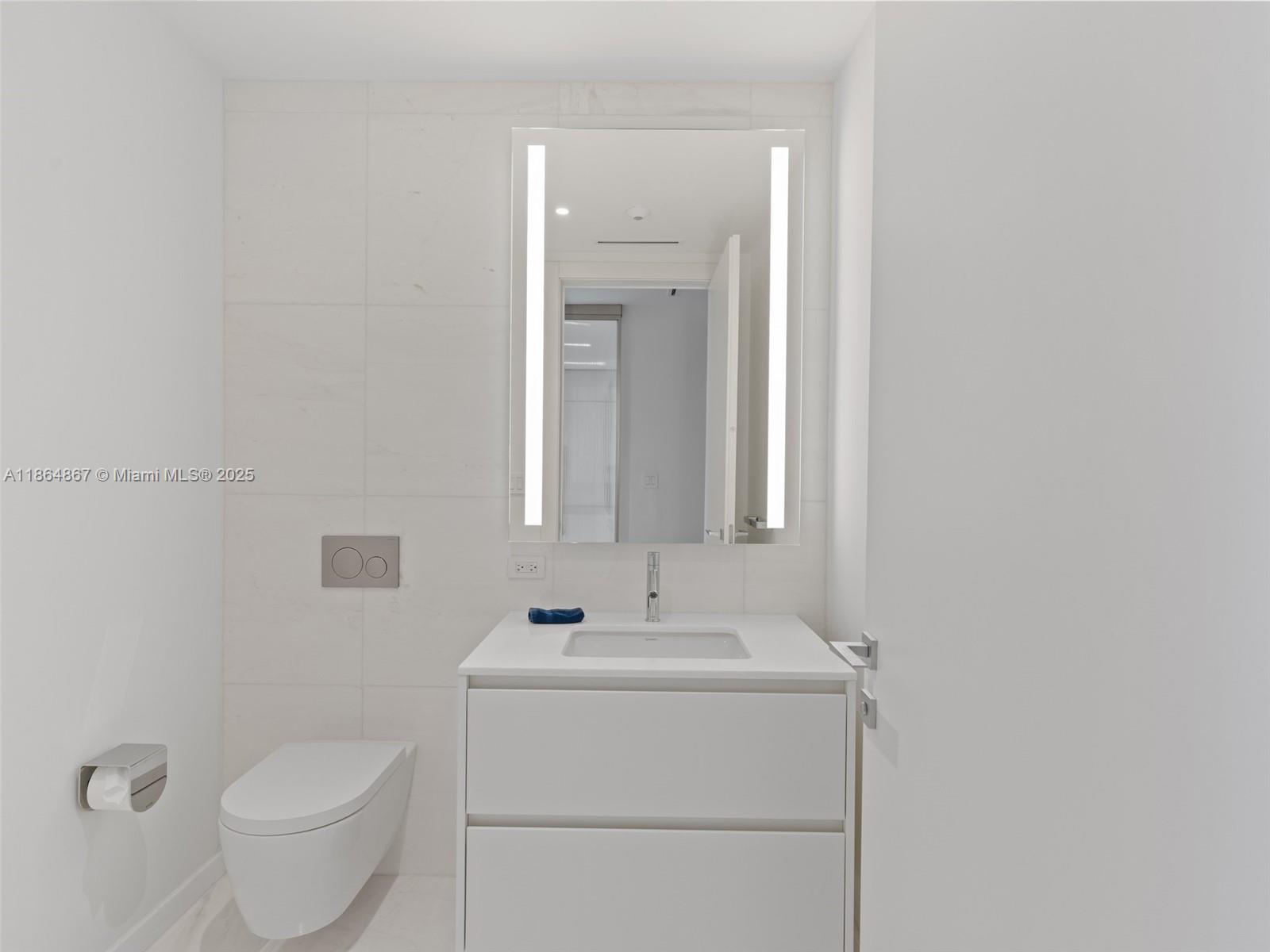 300 Biscayne Blvd Way #2505, Miami FL 33131