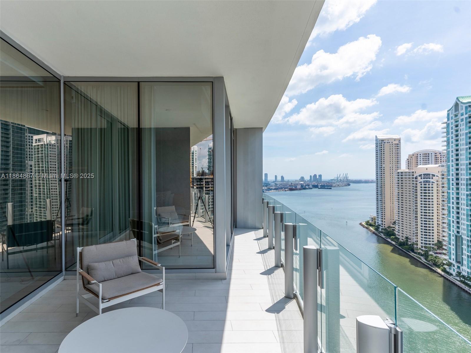 300 Biscayne Blvd Way #2505, Miami FL 33131