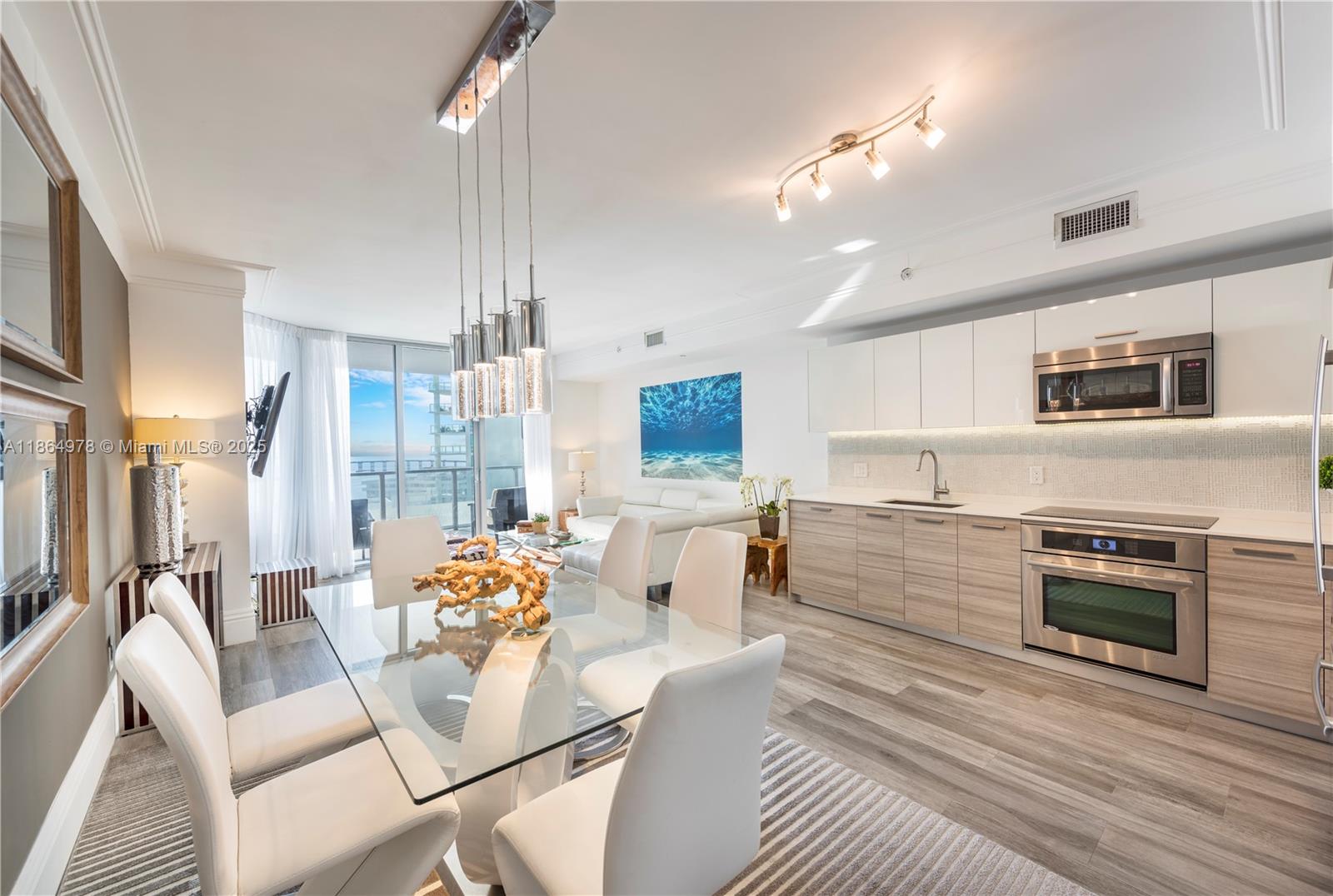 1300 Brickell Bay Dr #1909, Miami FL 33131