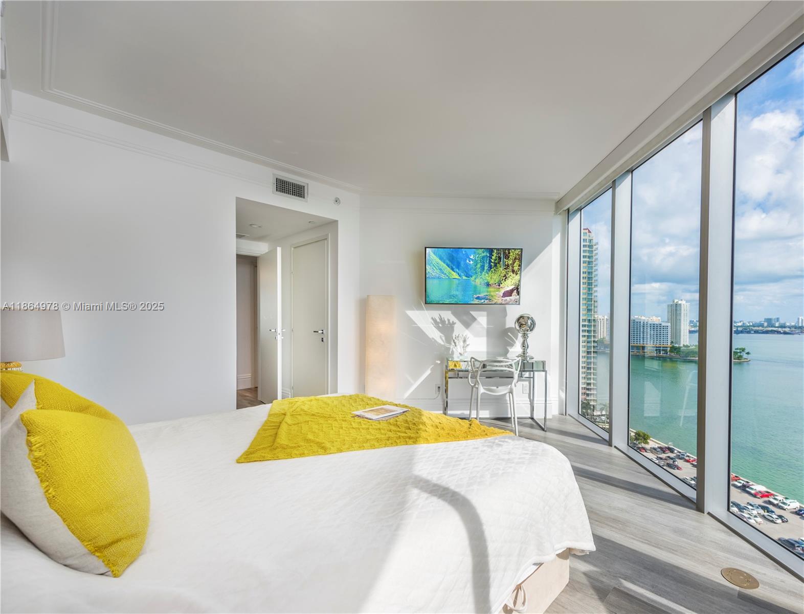 1300 Brickell Bay Dr #1909, Miami FL 33131