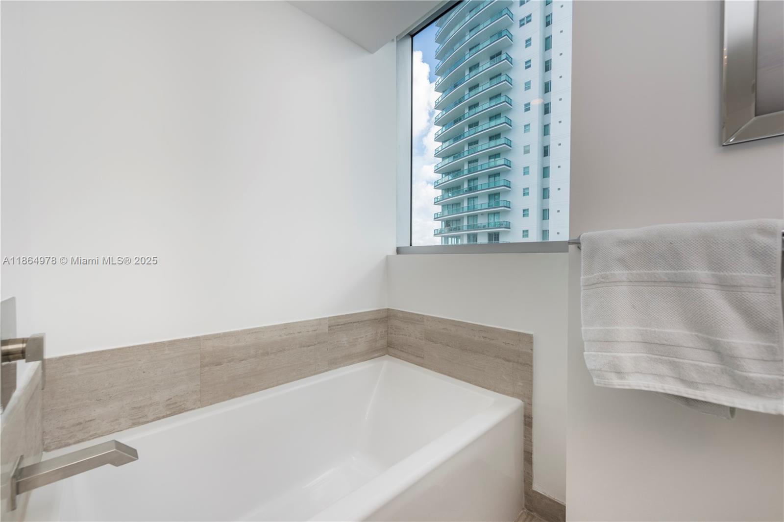 1300 Brickell Bay Dr #1909, Miami FL 33131
