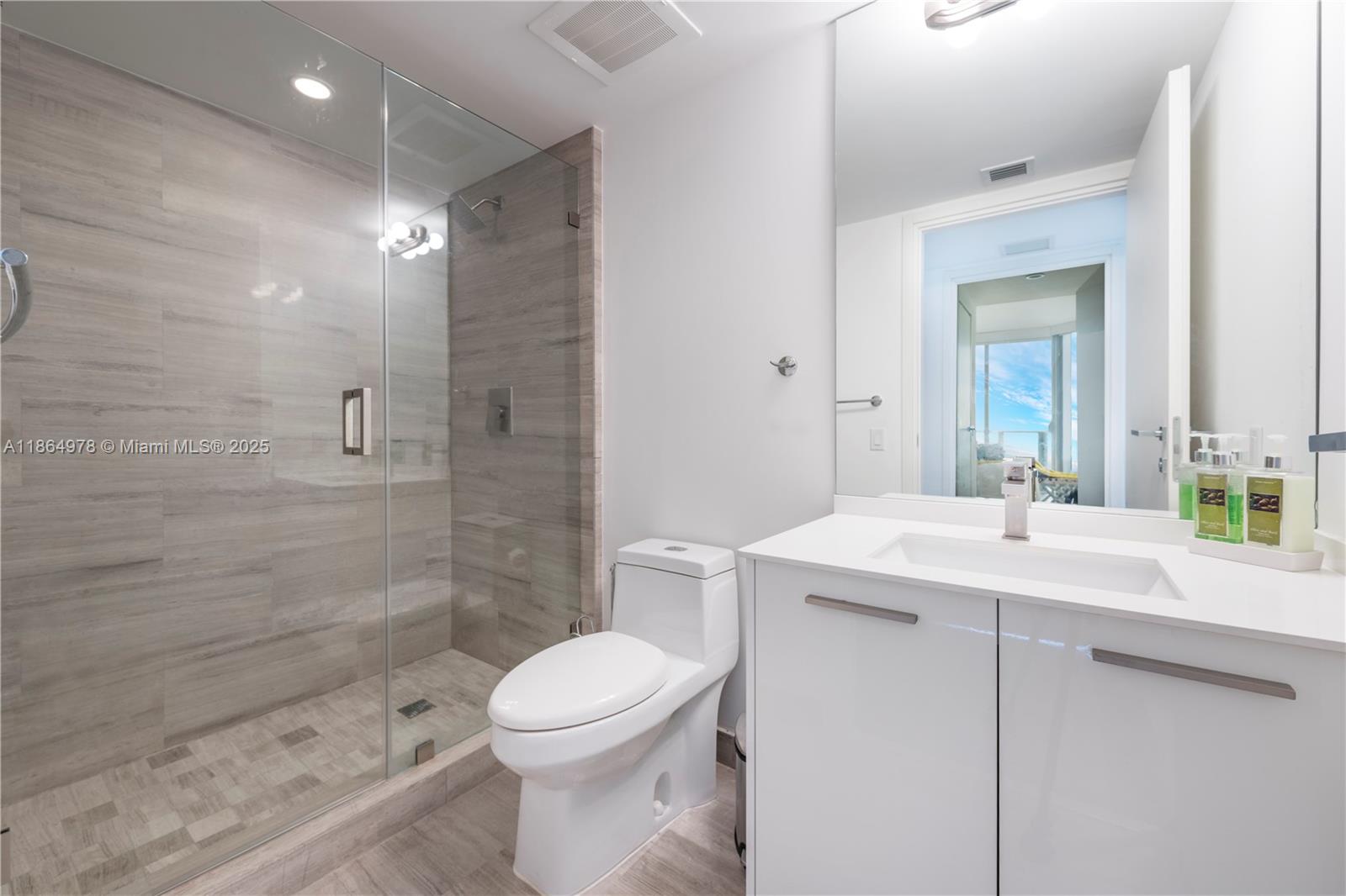 1300 Brickell Bay Dr #1909, Miami FL 33131