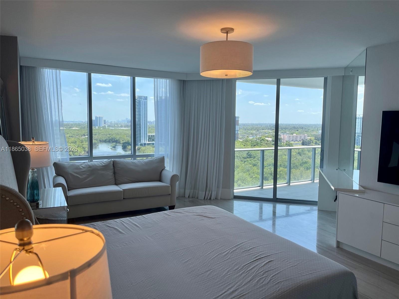 17111 Biscayne Blvd #1806, North Miami Beach FL 33160