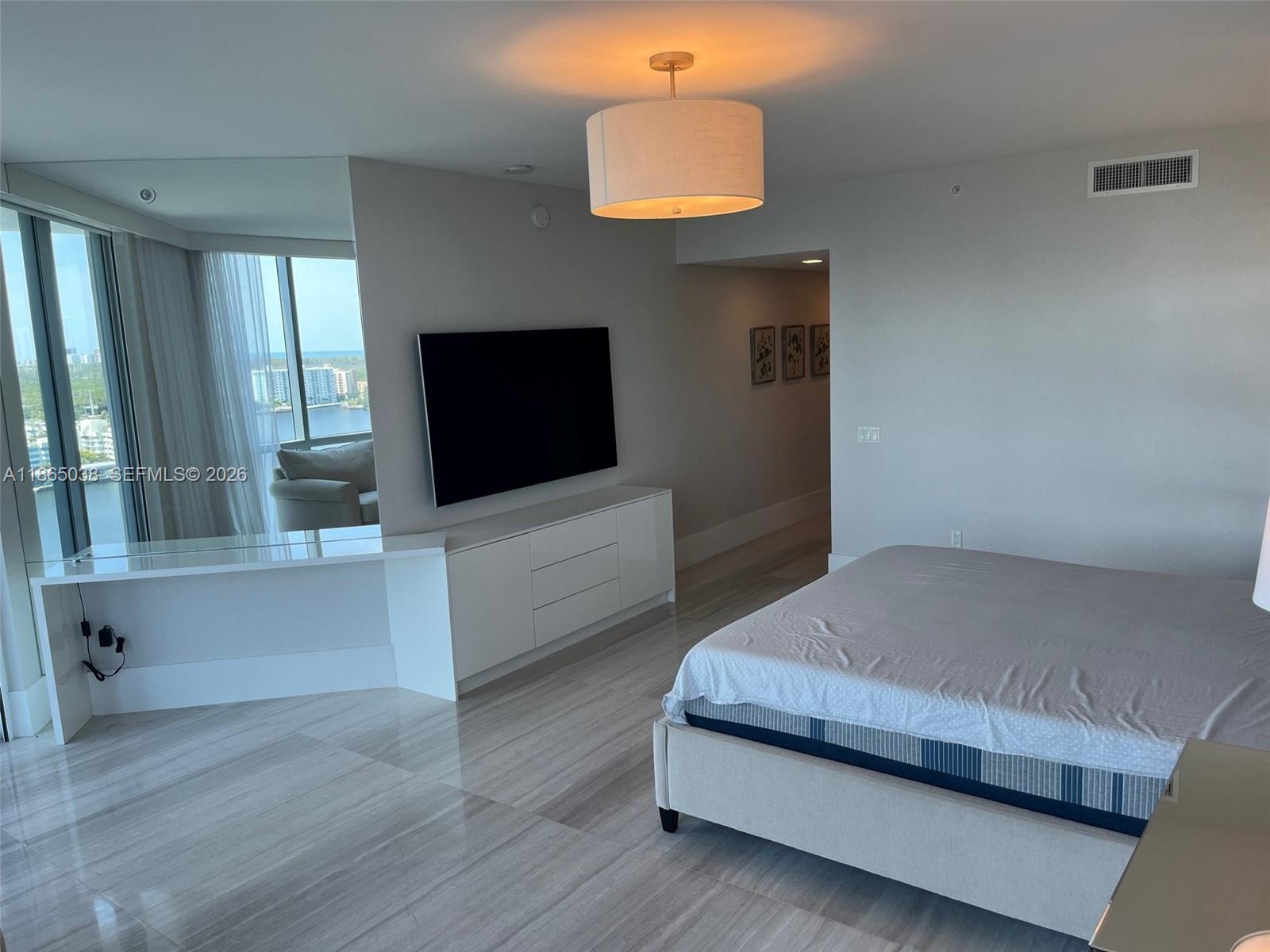 17111 Biscayne Blvd #1806, North Miami Beach FL 33160