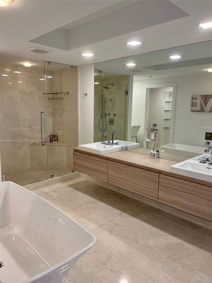 17111 Biscayne Blvd #1806, North Miami Beach FL 33160