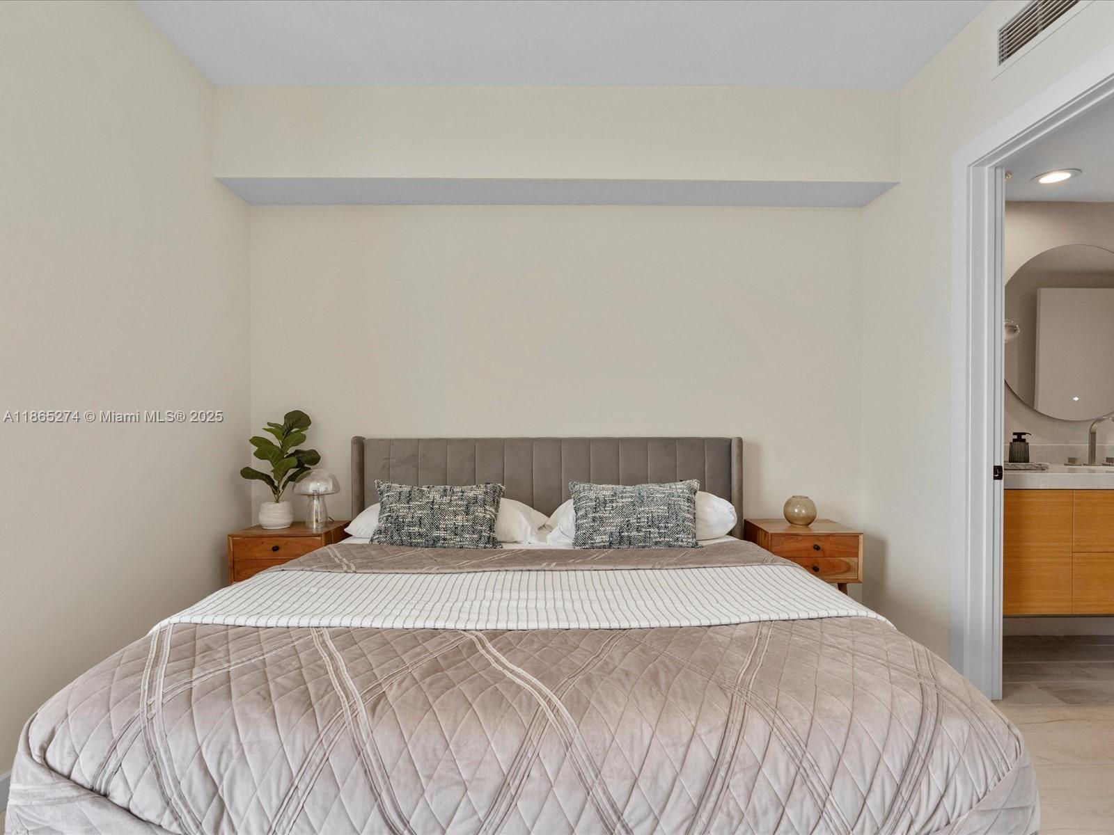 465 Brickell Ave #4905, Miami FL 33131