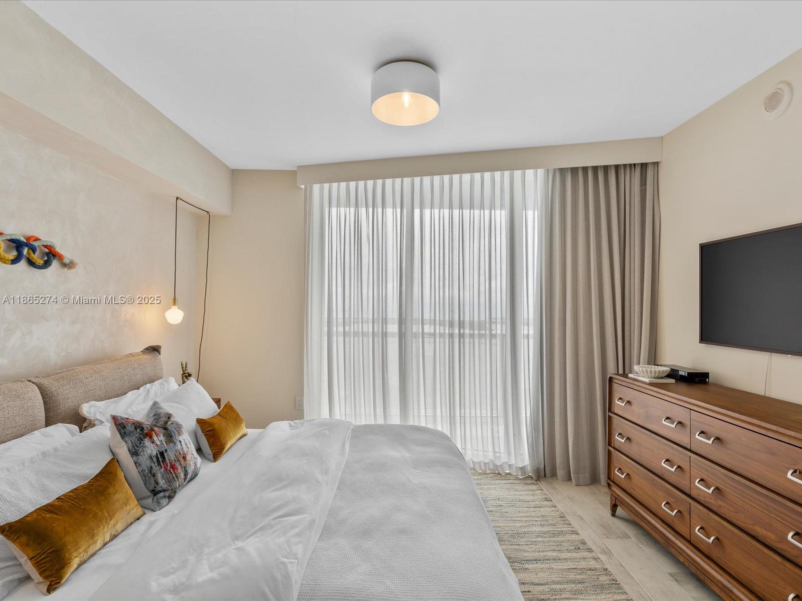 465 Brickell Ave #4905, Miami FL 33131