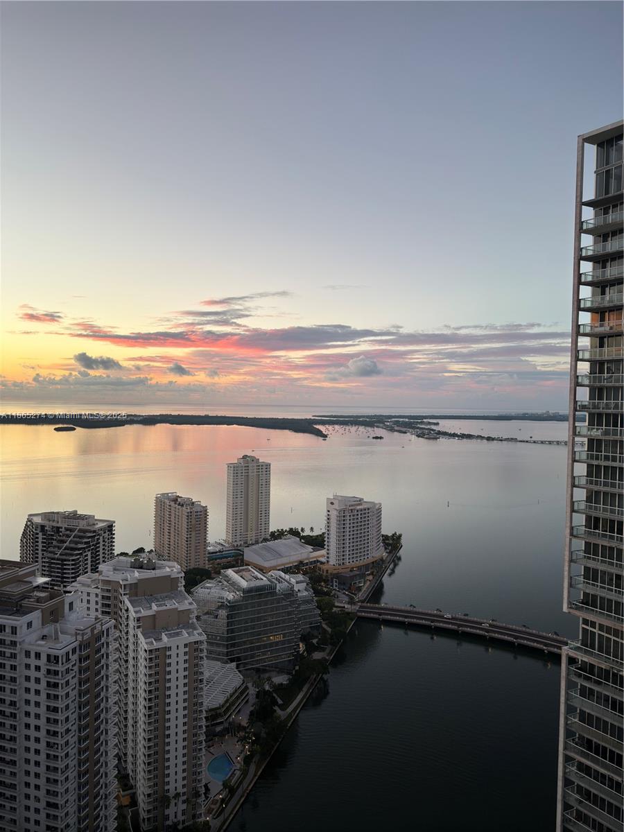 465 Brickell Ave #4905, Miami FL 33131