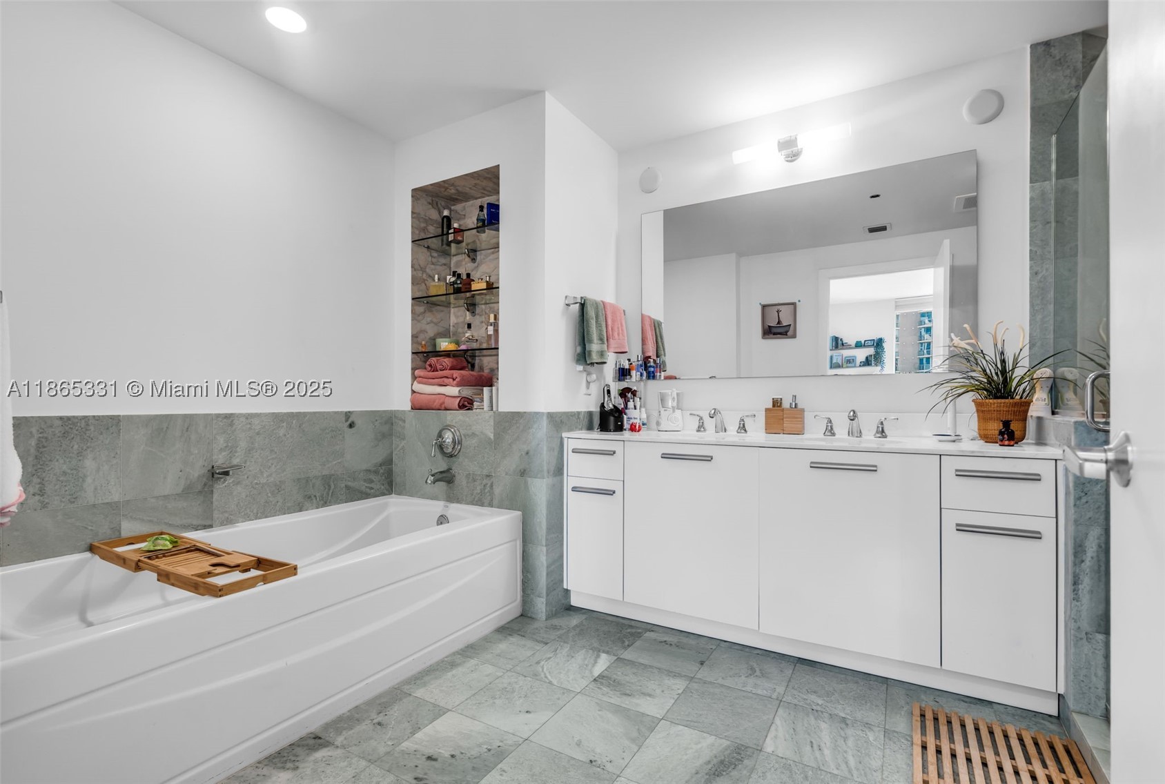 1060 Brickell Ave #3601, Miami FL 33131
