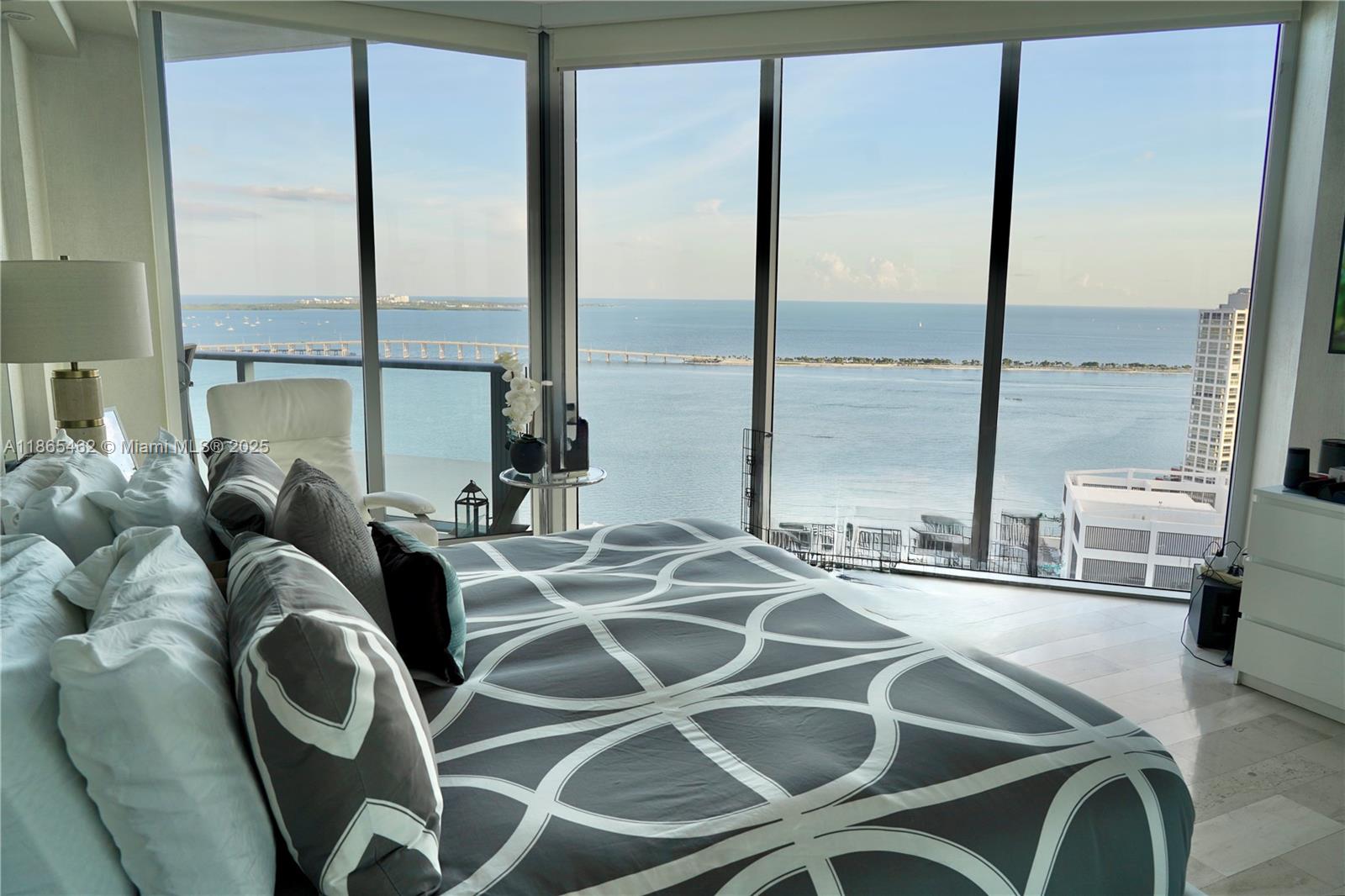 1300 Brickell Bay Dr #3701, Miami FL 33131