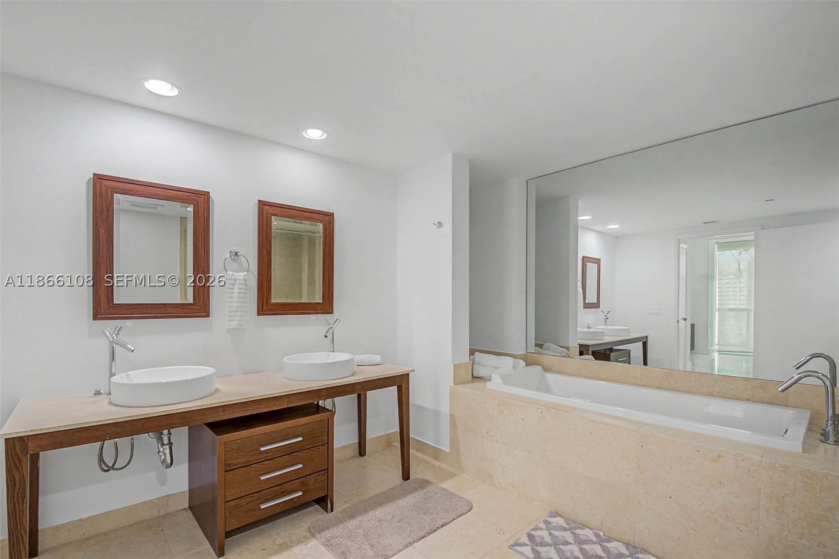 495 Brickell Ave #3504, Miami FL 33131