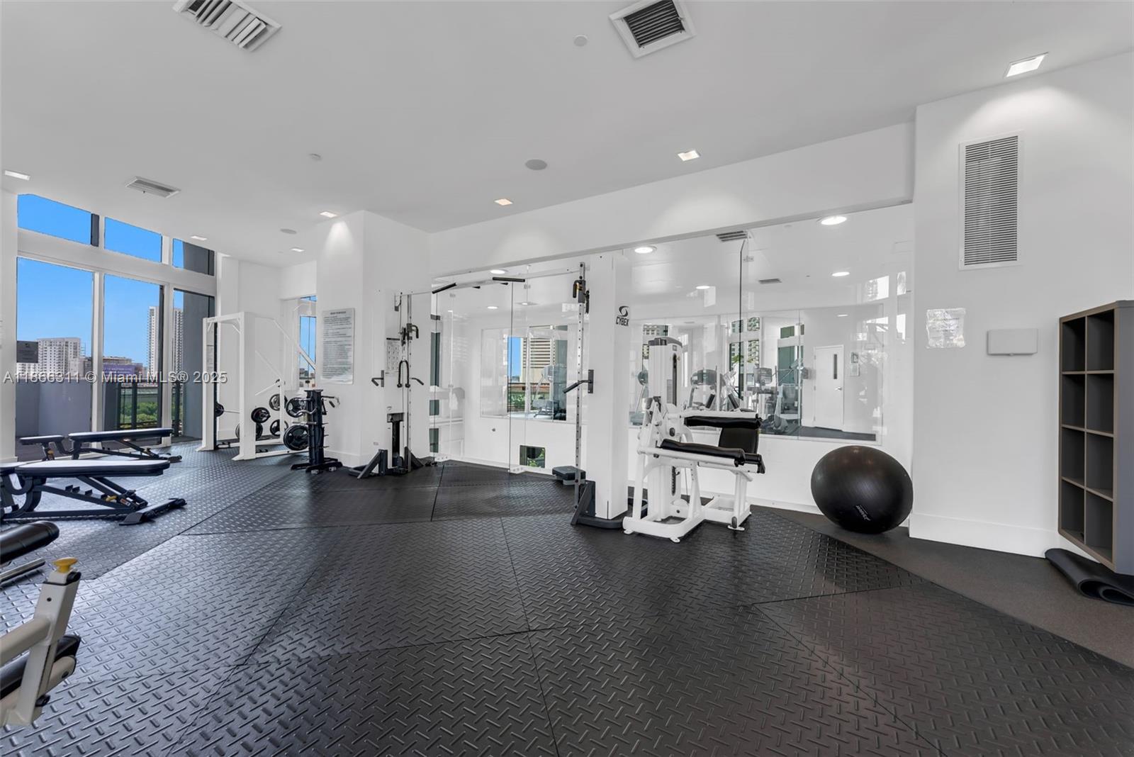 350 S Miami Ave #3013, Miami FL 33130