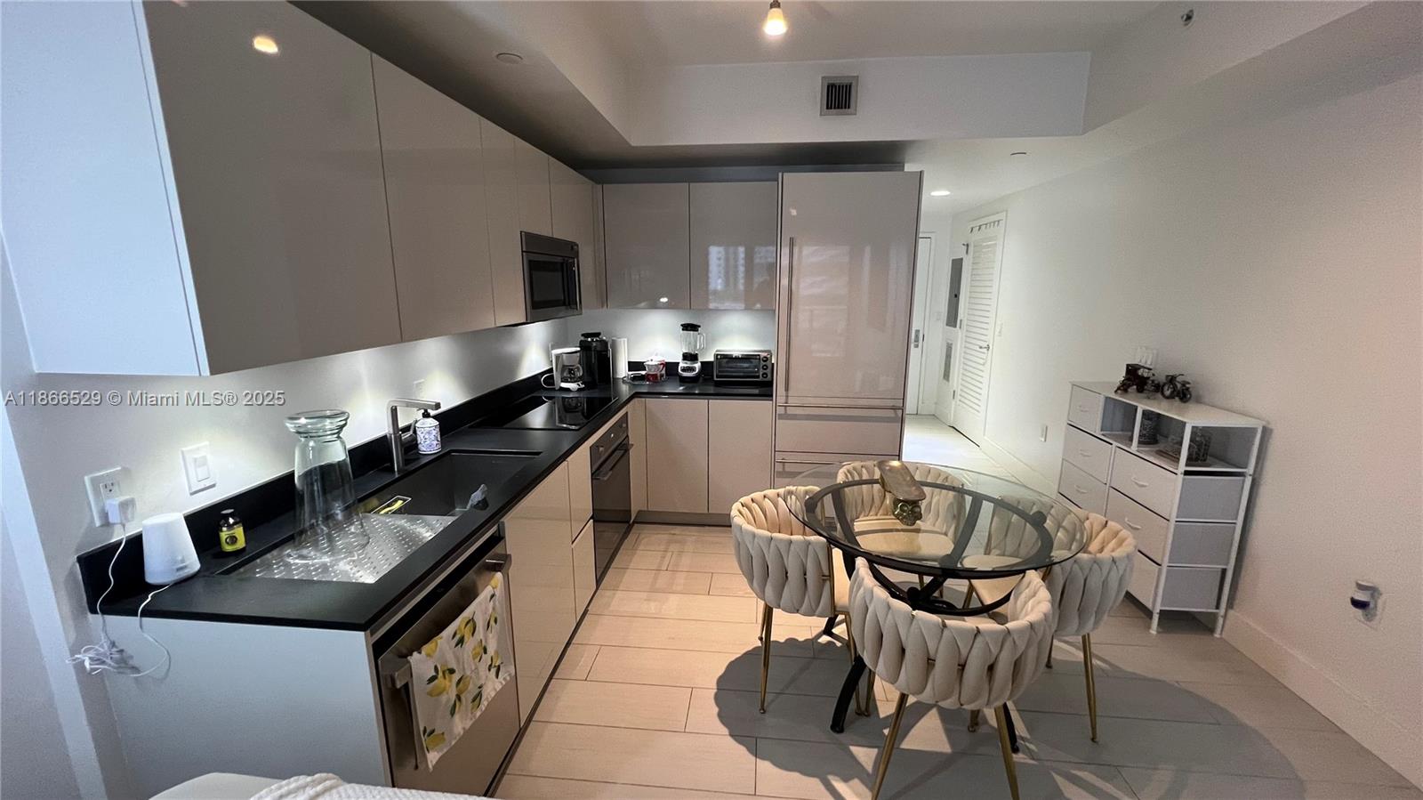 1010 Brickell Ave #1510, Miami FL 33131