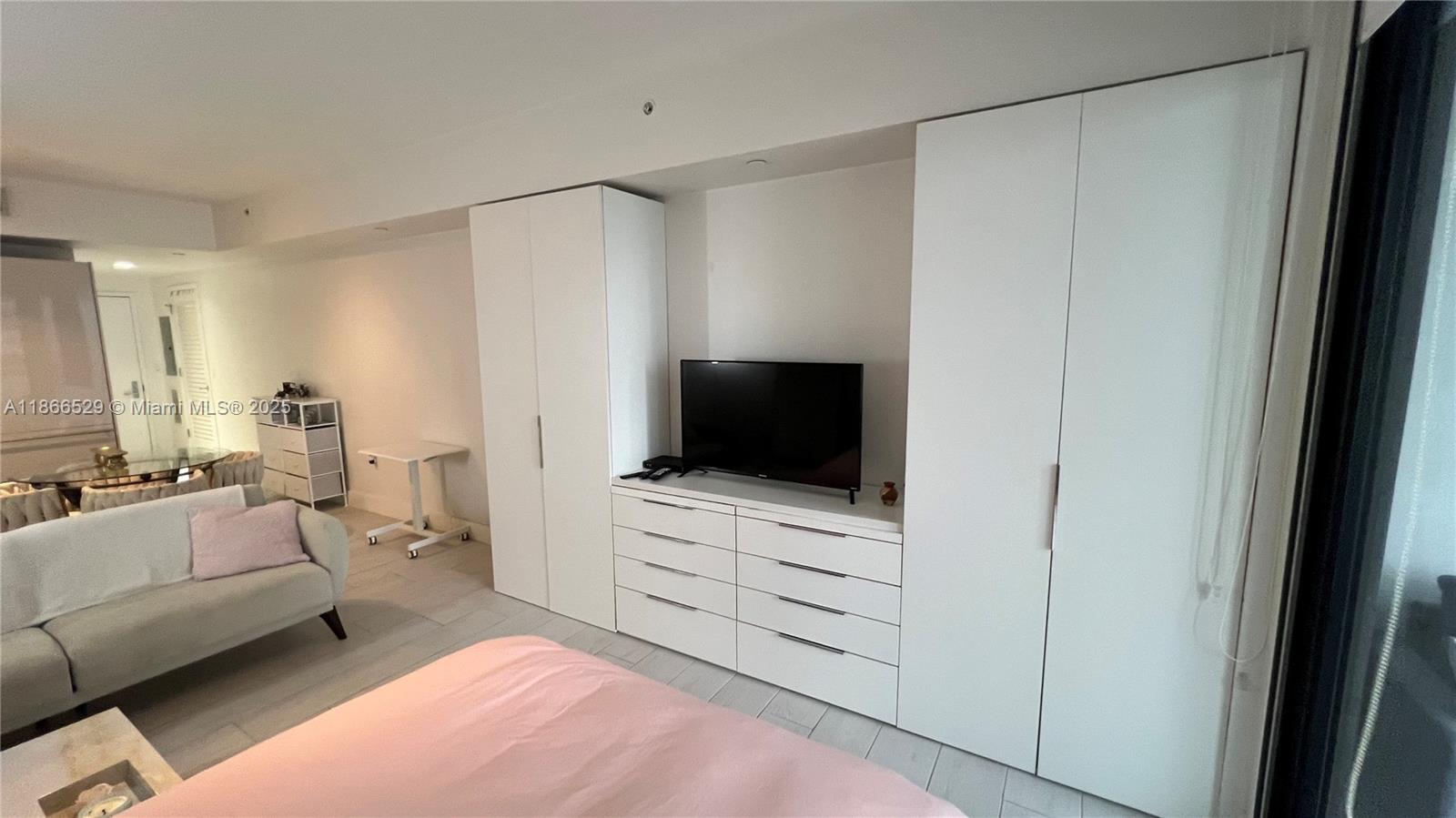 1010 Brickell Ave #1510, Miami FL 33131