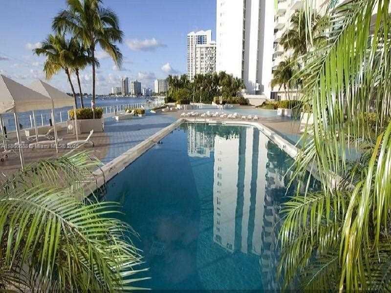 1000 West Ave #PH32, Miami Beach FL 33139