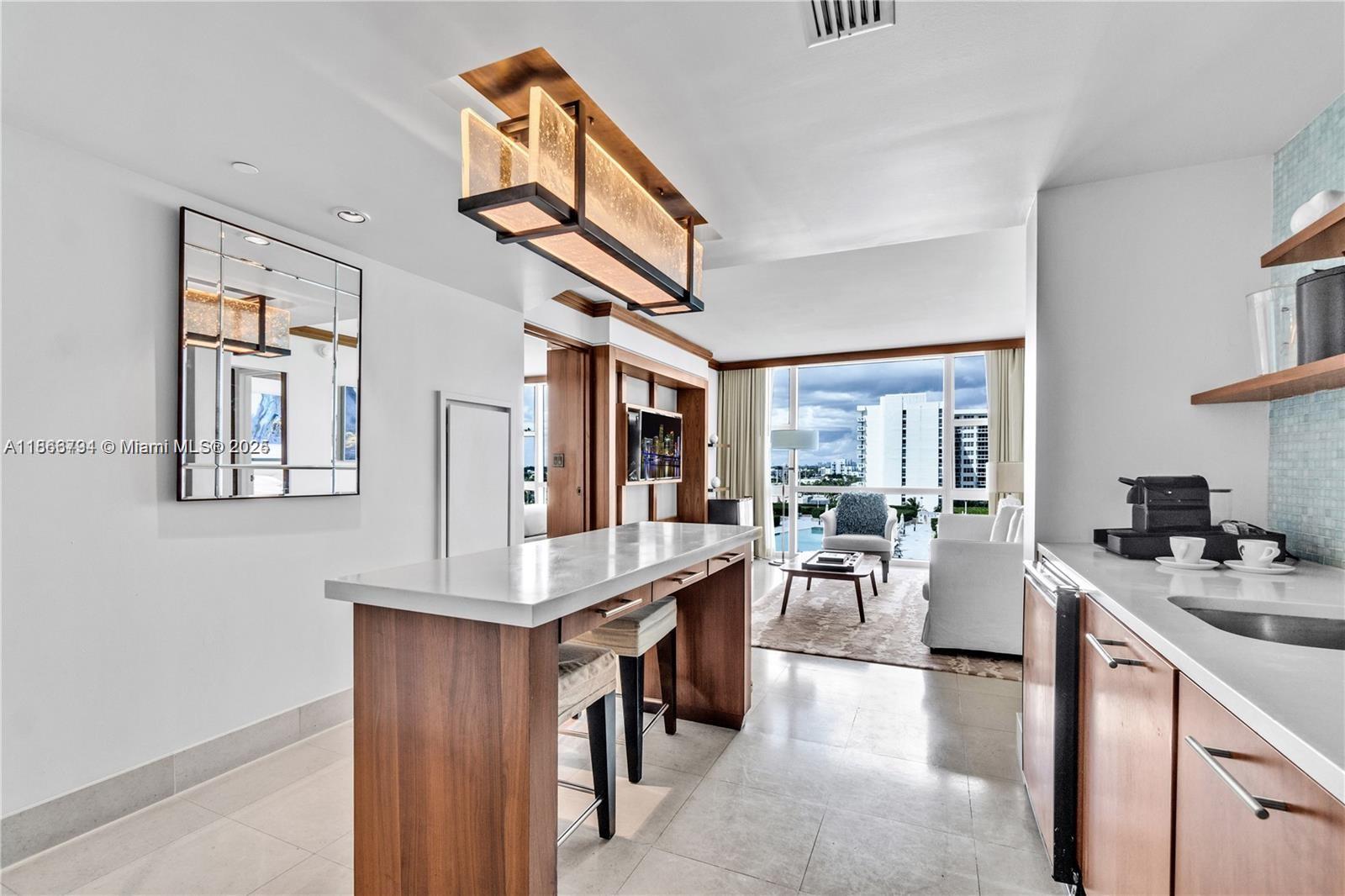 6801 Collins Ave #818, Miami Beach FL 33141