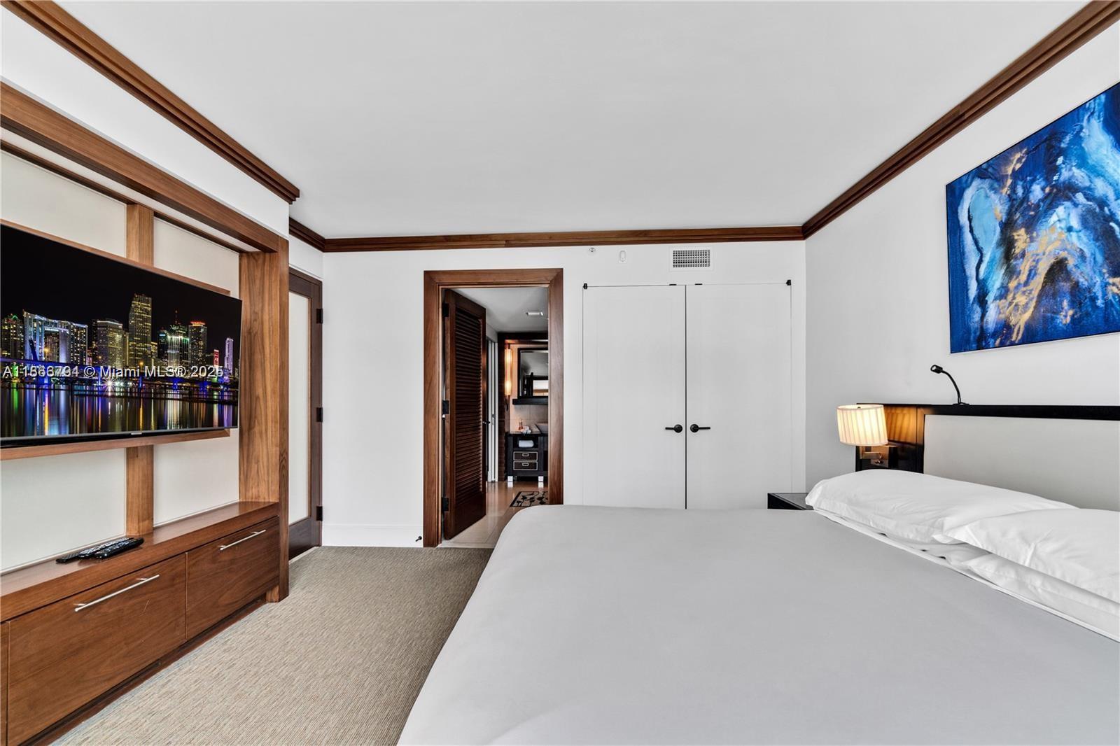 6801 Collins Ave #818, Miami Beach FL 33141