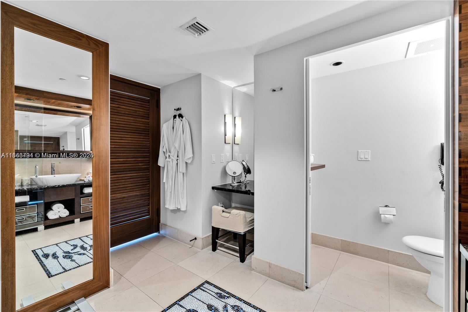 6801 Collins Ave #818, Miami Beach FL 33141
