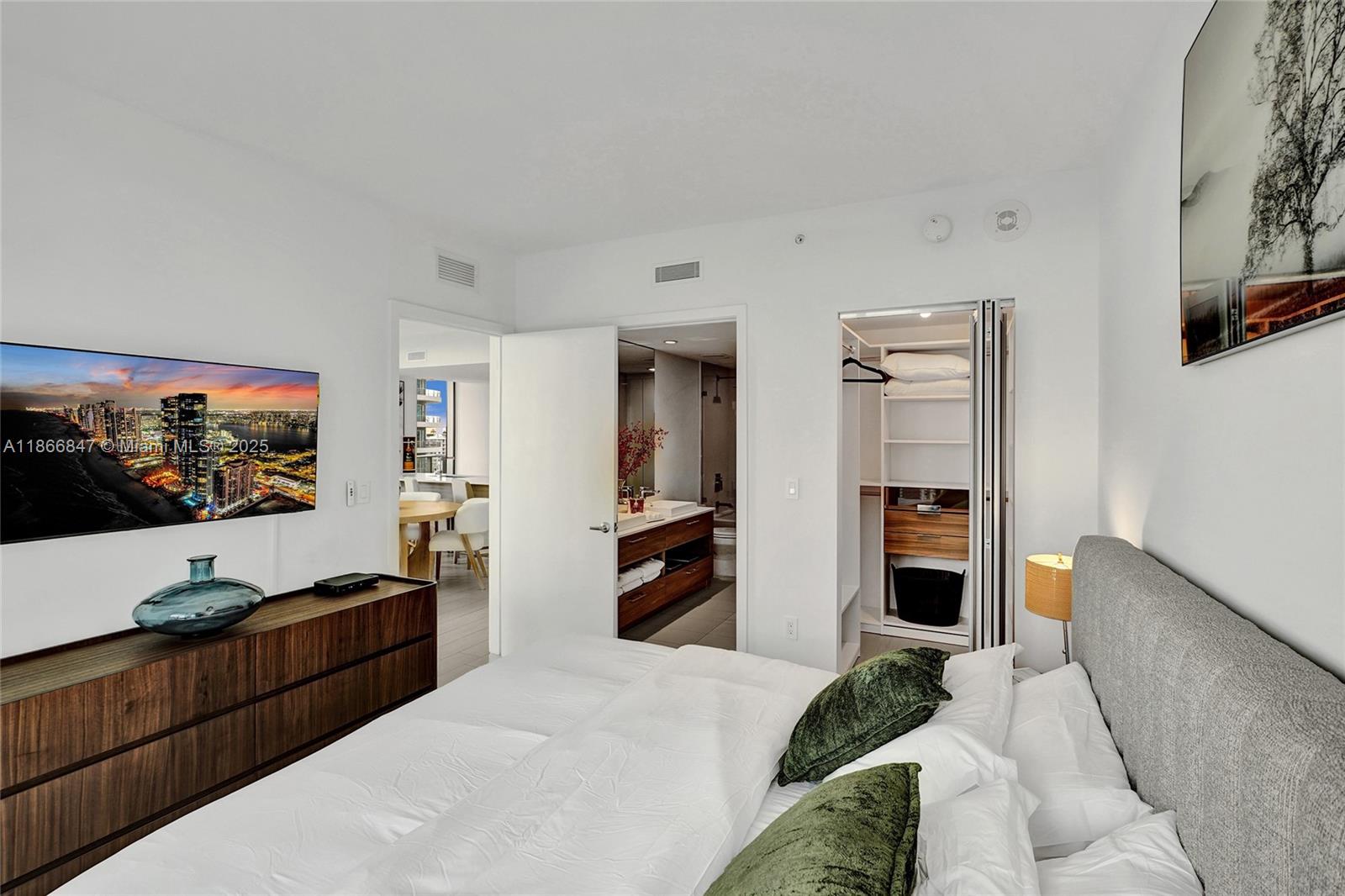1300 S Miami Ave #2206, Miami FL 33130
