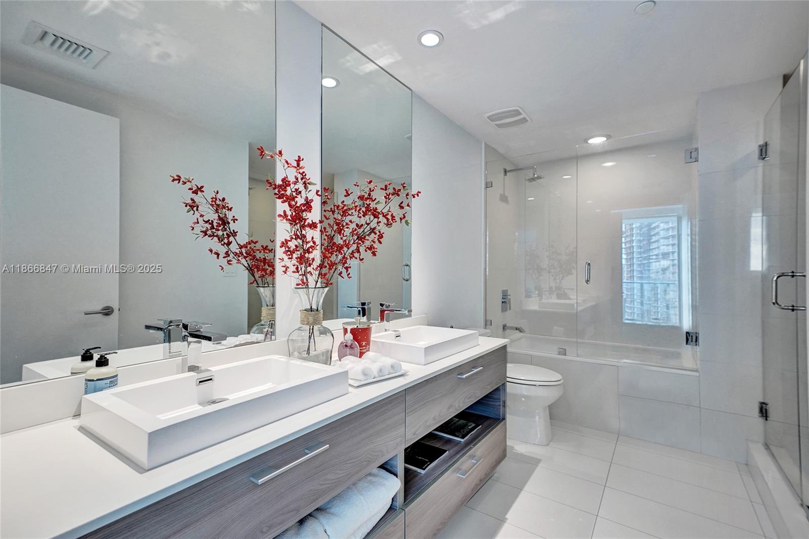 1300 S Miami Ave #2206, Miami FL 33130