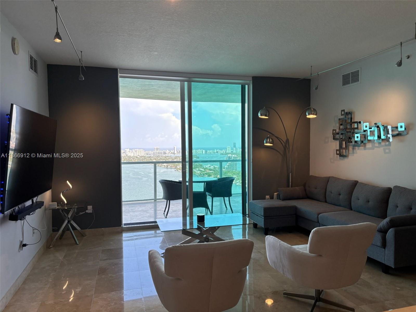 Miami FL 33132 - A11866912