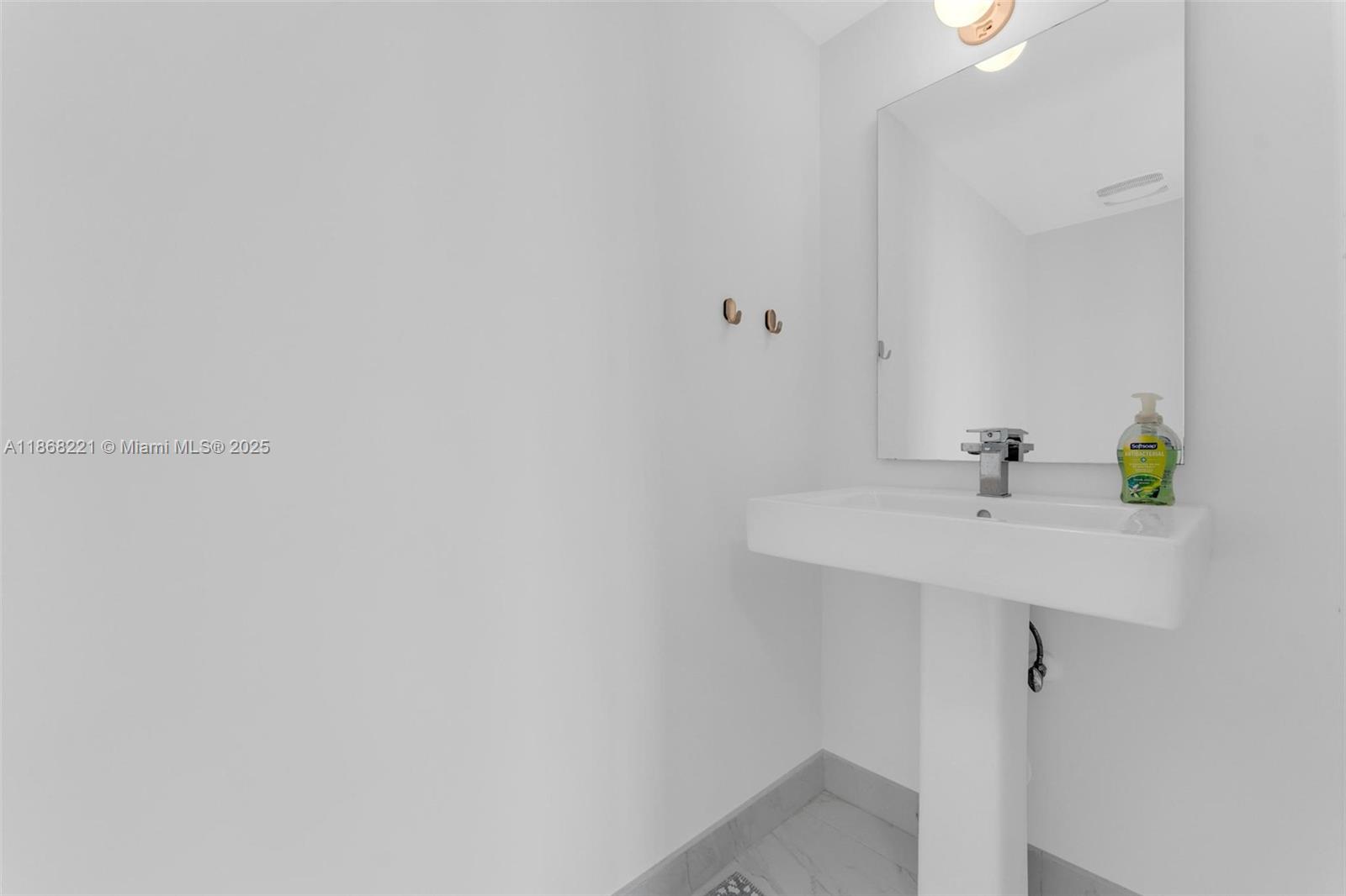 400 Sunny Isles Blvd #419, Sunny Isles Beach FL 33160