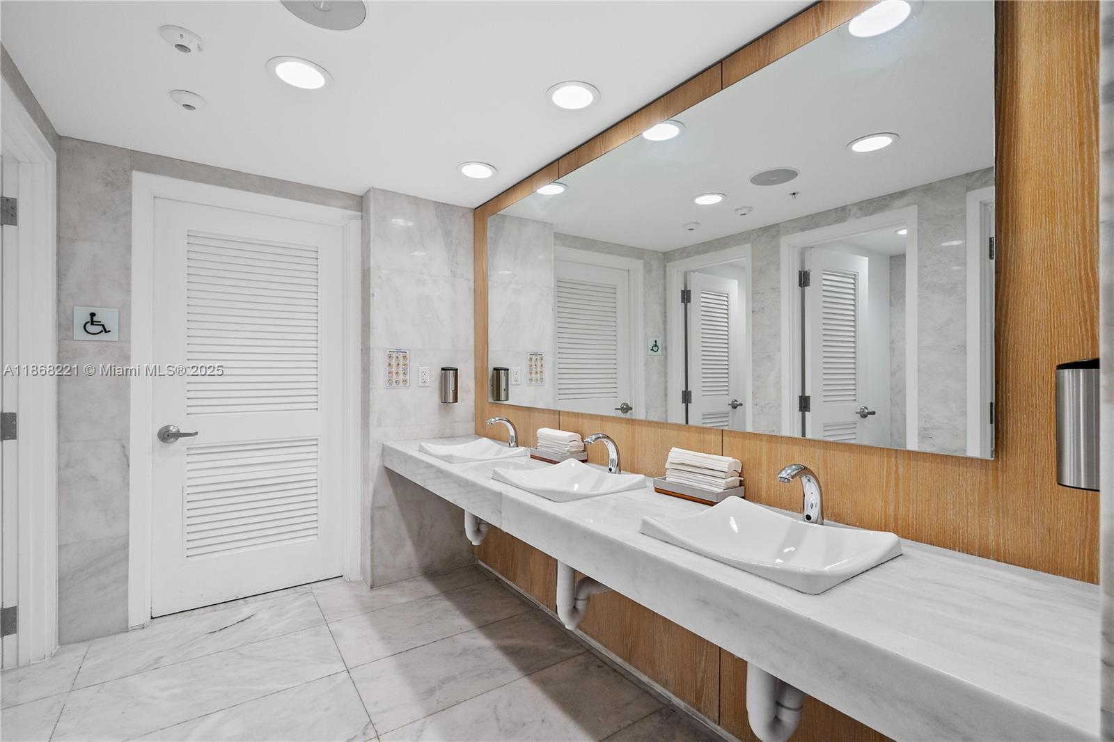 400 Sunny Isles Blvd #419, Sunny Isles Beach FL 33160