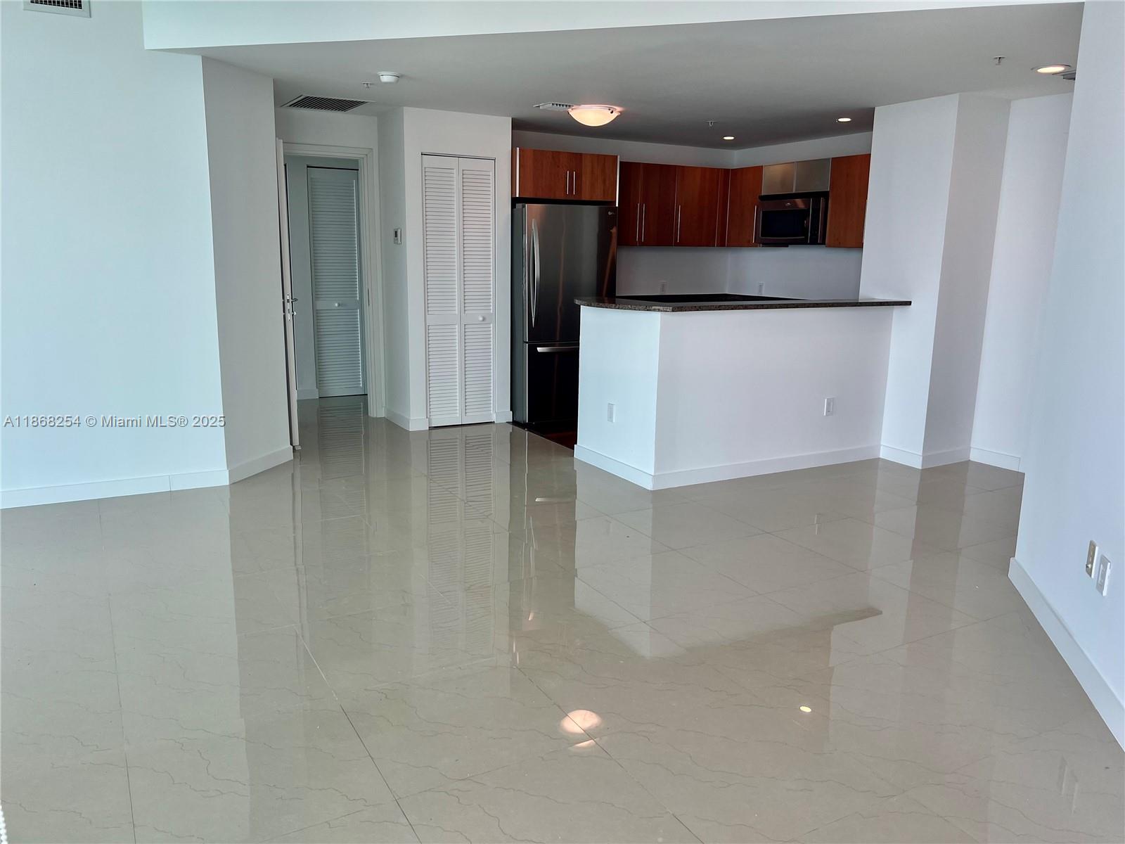 300 S Biscayne Blvd #3710, Miami FL 33131
