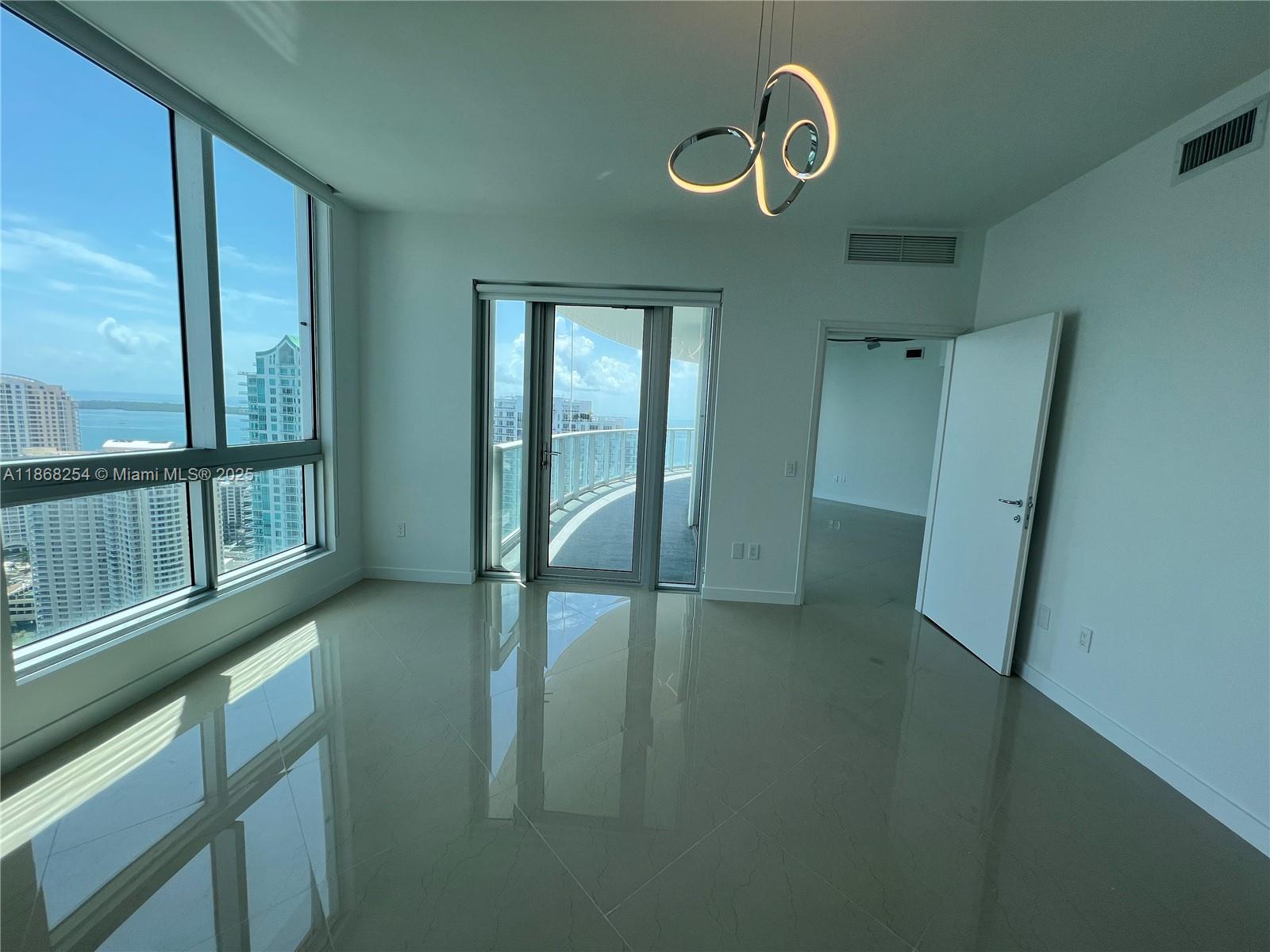 300 S Biscayne Blvd #3710, Miami FL 33131