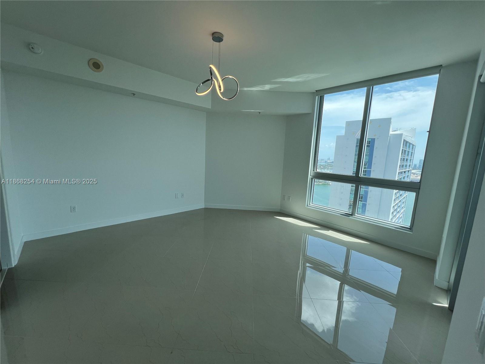 300 S Biscayne Blvd #3710, Miami FL 33131