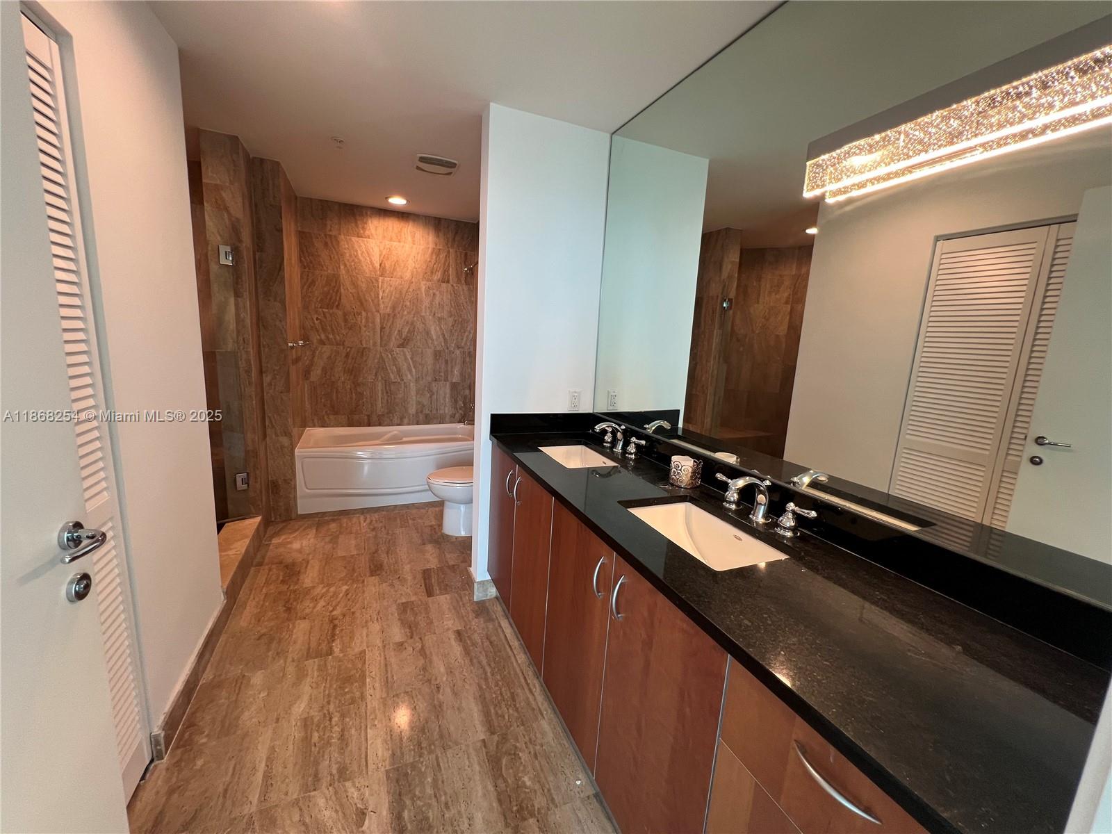 300 S Biscayne Blvd #3710, Miami FL 33131