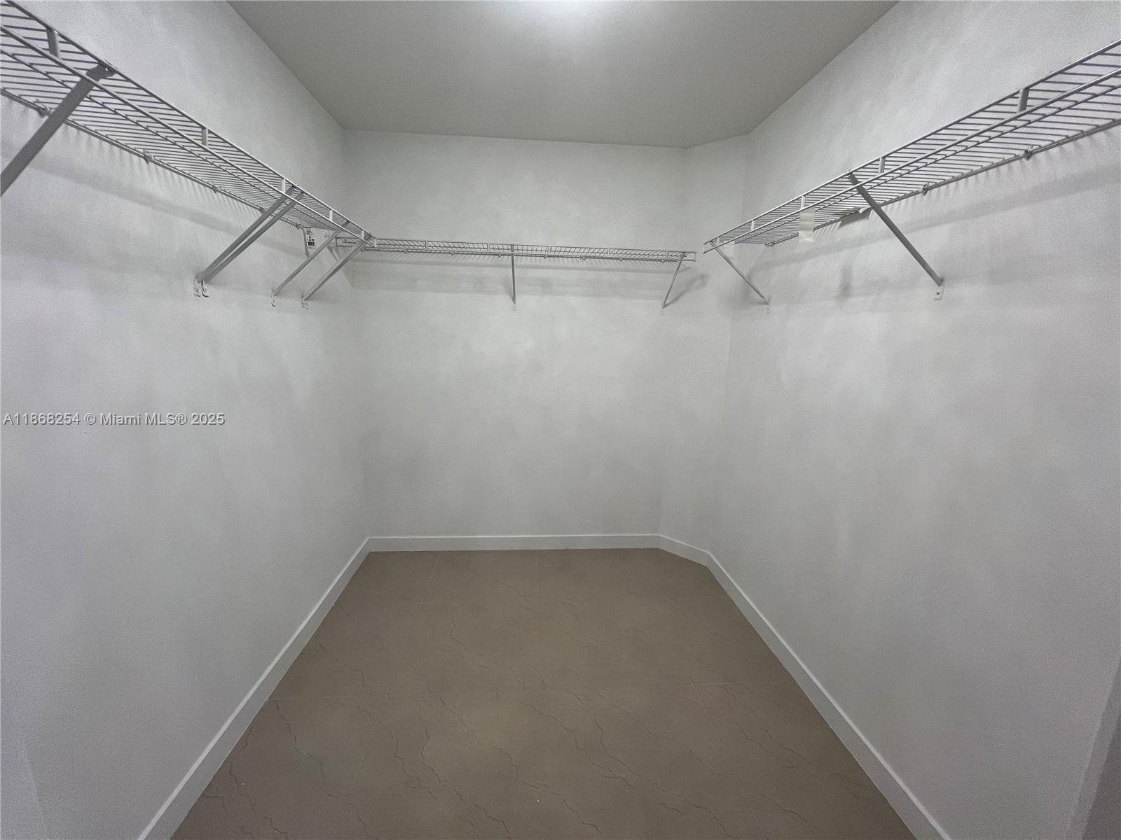 300 S Biscayne Blvd #3710, Miami FL 33131