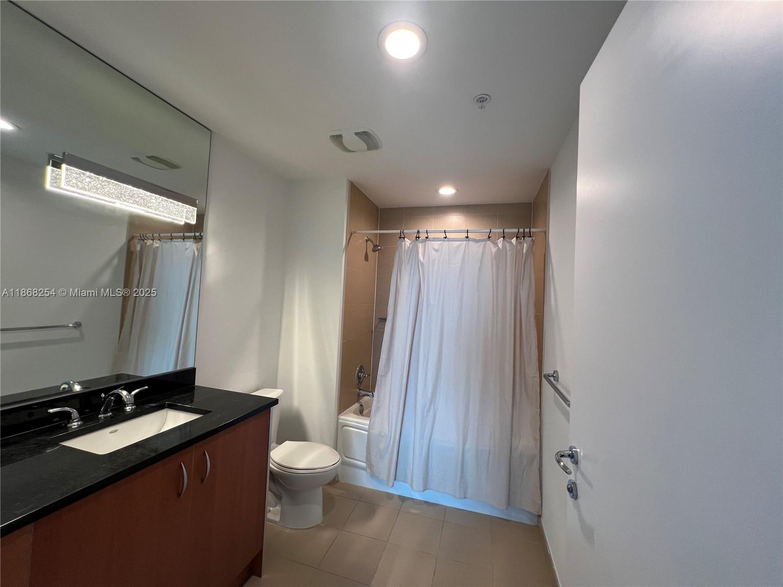 300 S Biscayne Blvd #3710, Miami FL 33131