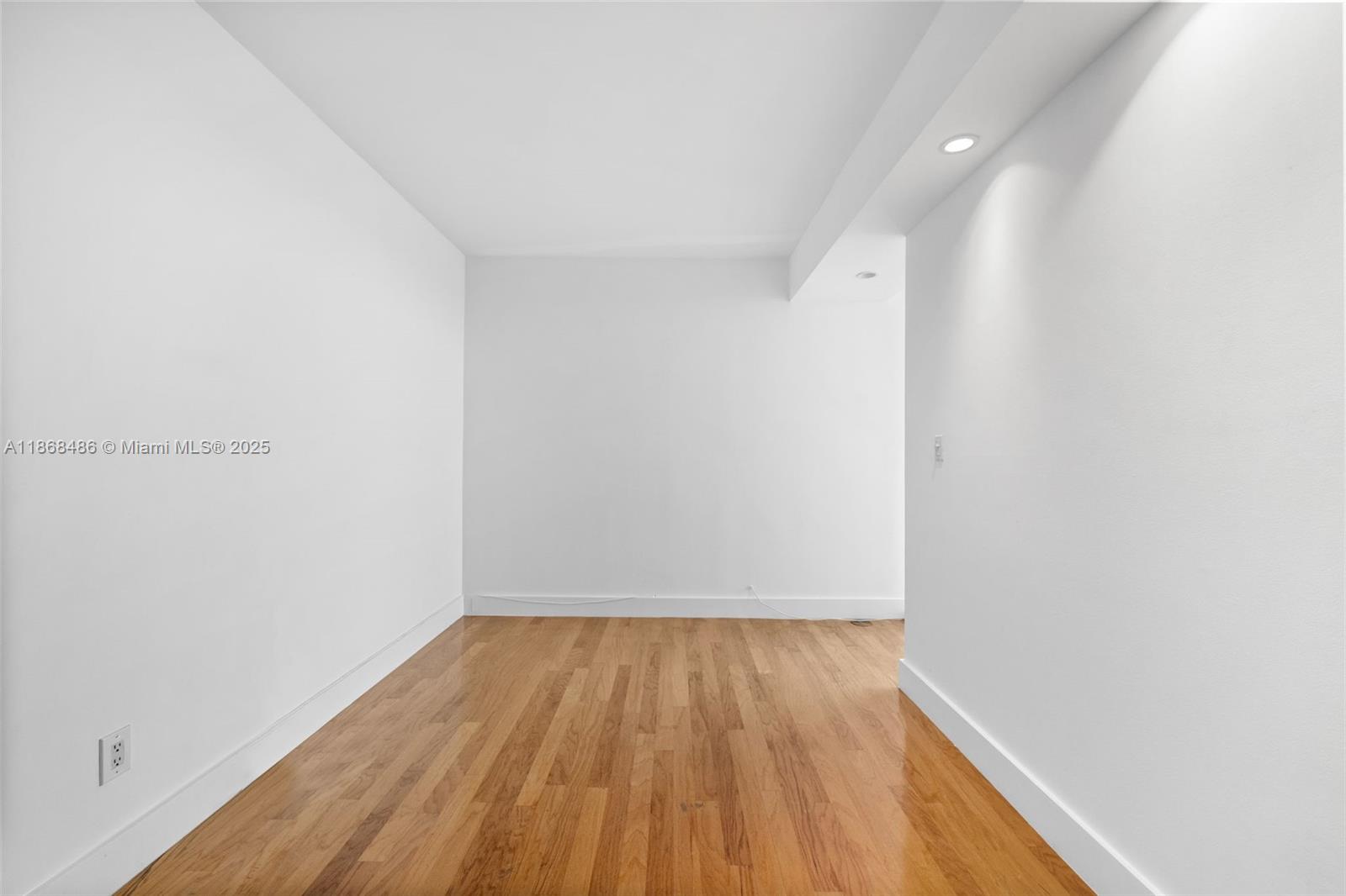 2127 Brickell Ave #1504, Miami FL 33129