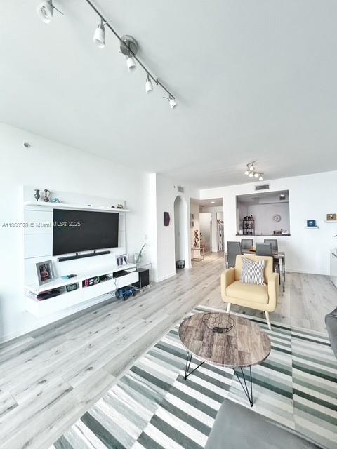 3340 NE 190th St #1507, Aventura FL 33180