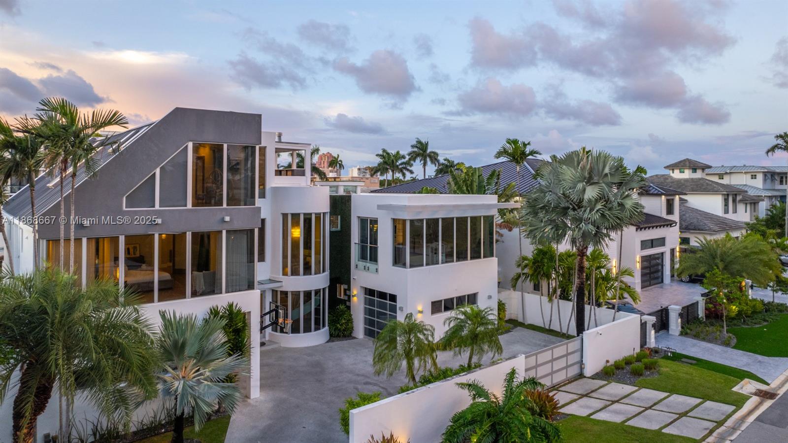 1319 Seminole Dr, Fort Lauderdale FL 33304