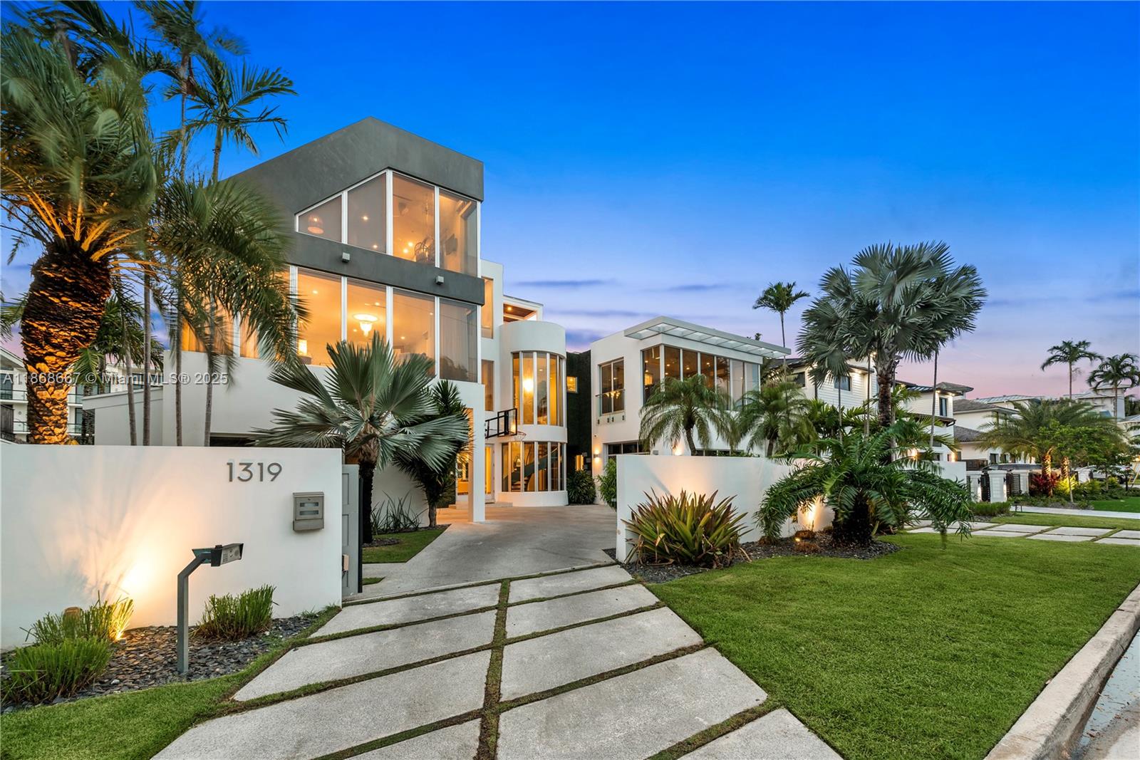1319 Seminole Dr, Fort Lauderdale FL 33304