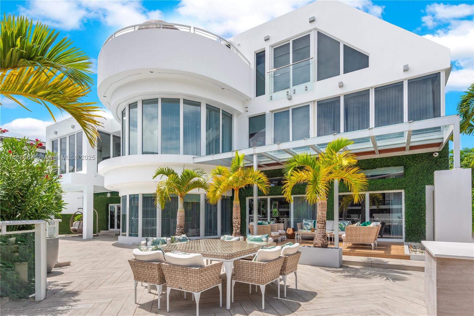 1319 Seminole Dr, Fort Lauderdale FL 33304