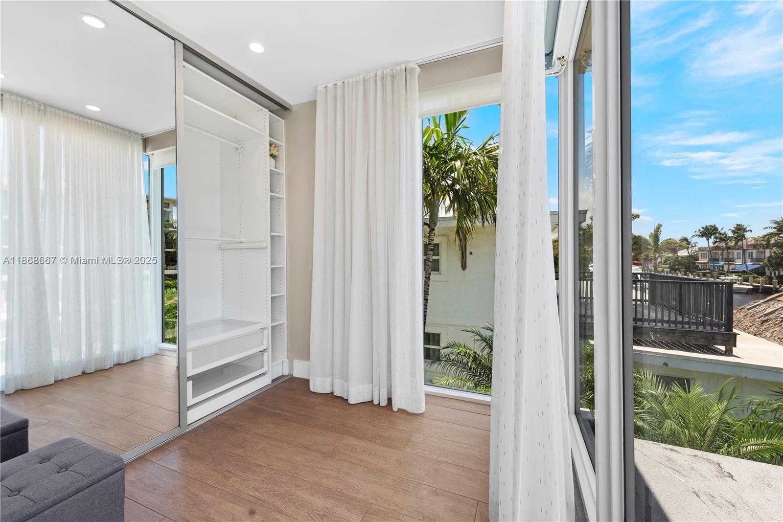 1319 Seminole Dr, Fort Lauderdale FL 33304