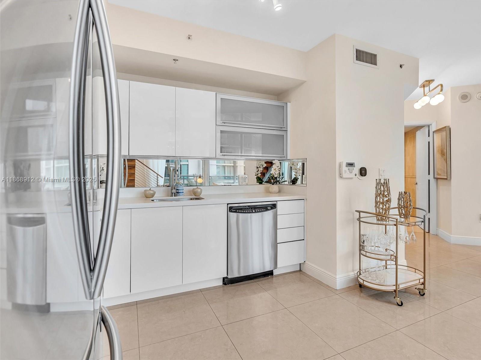 90 SW 3rd St #TH501, Miami FL 33130