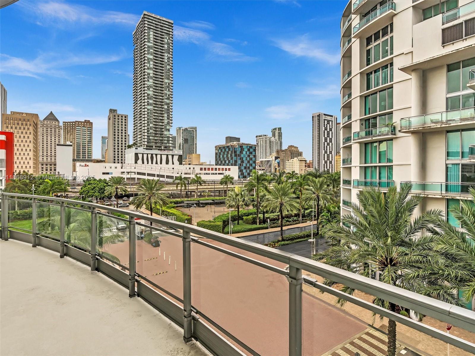 90 SW 3rd St #TH501, Miami FL 33130