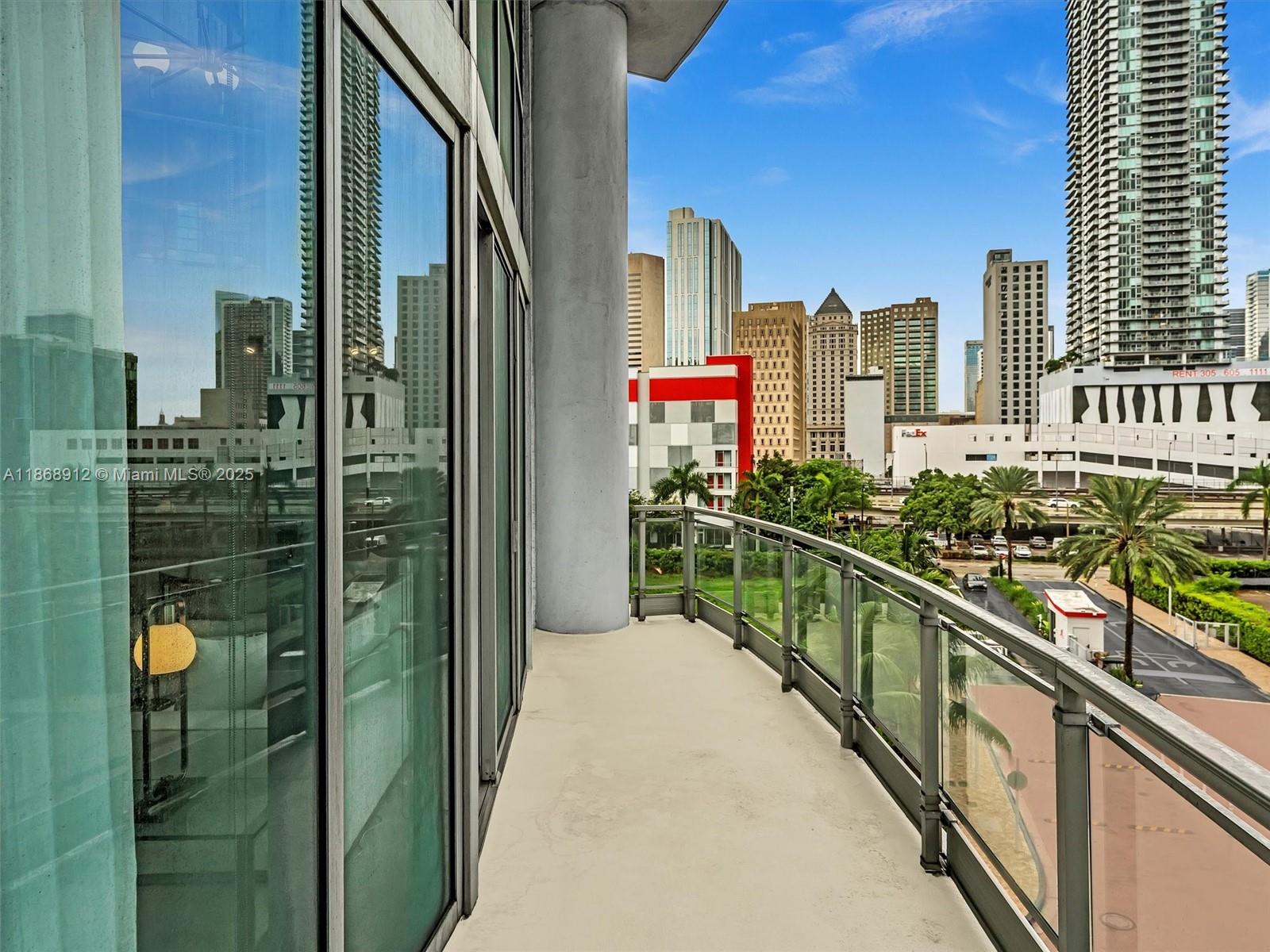 90 SW 3rd St #TH501, Miami FL 33130