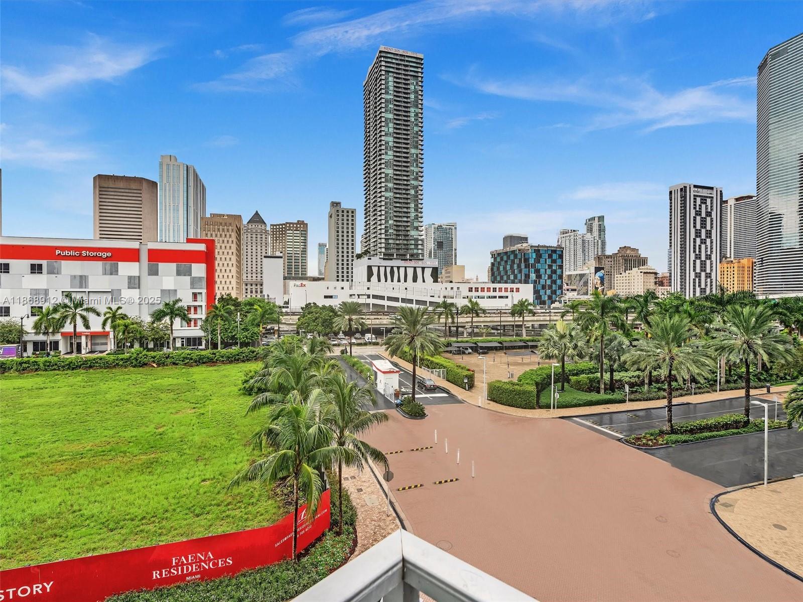 90 SW 3rd St #TH501, Miami FL 33130